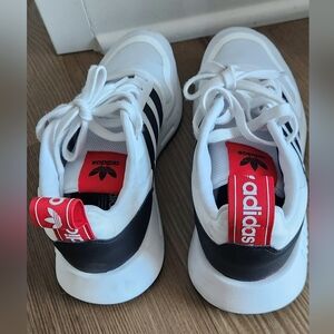 Adidas Unisex Sneakers Sz 7 W / 5.5M